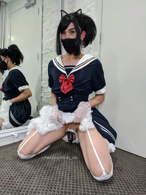 This girl is hiding a little secret 😉