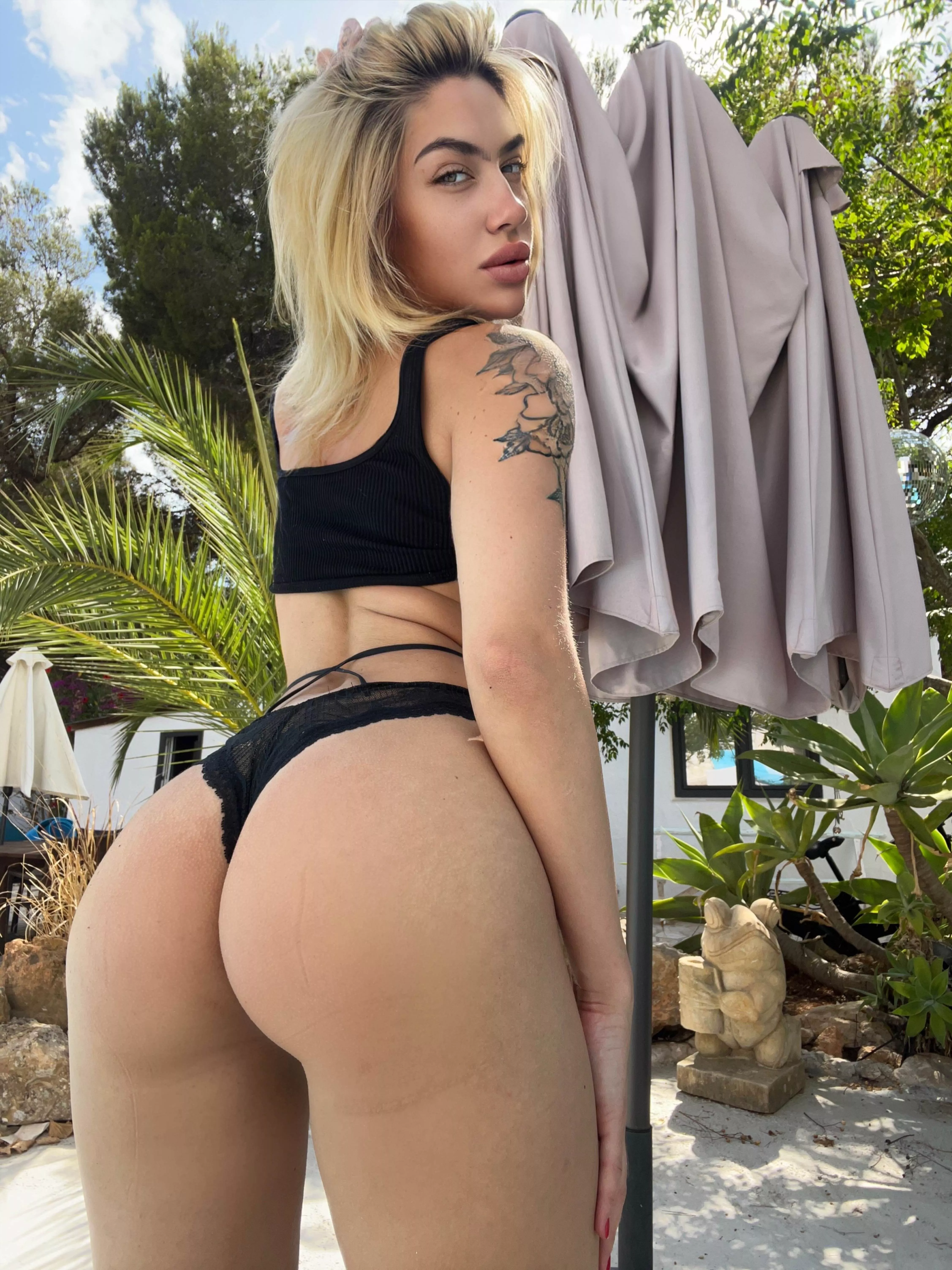 your new favorite color is green :)