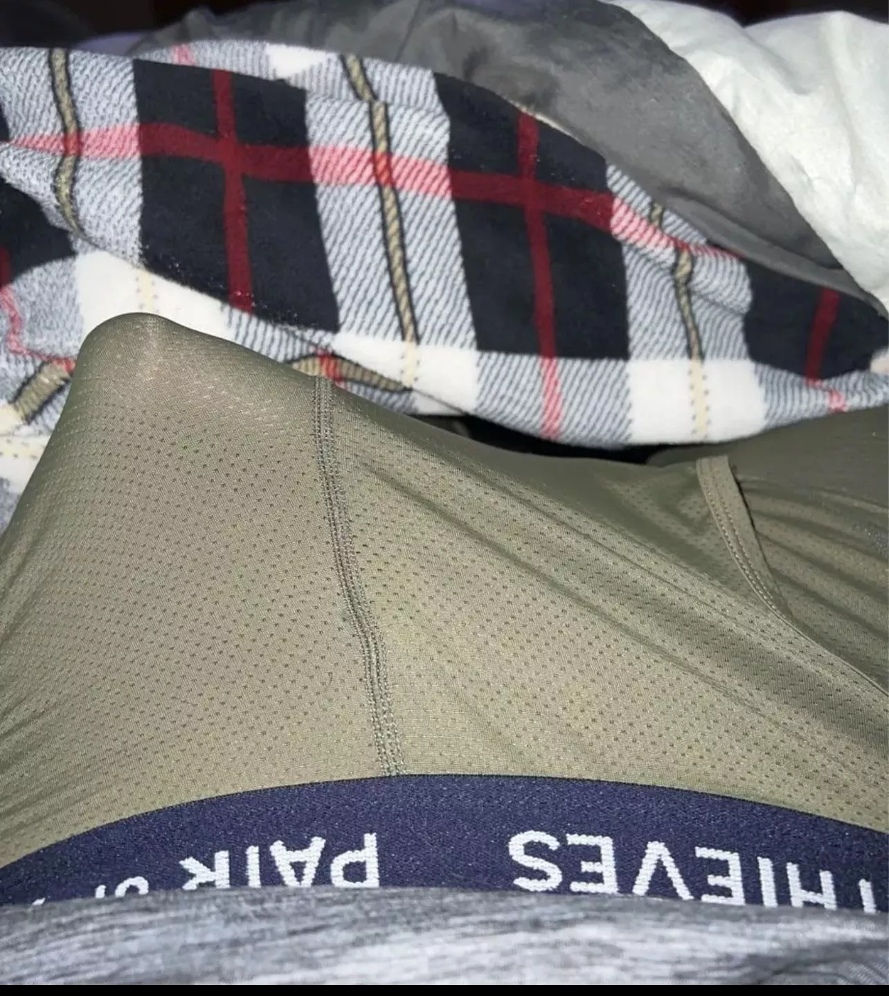 Everyone is asleep, so I go and play in the spare bedroom 😈