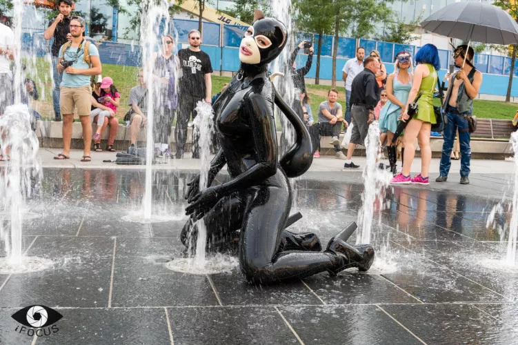 I’m flying to Montreal now for the Montreal Fetish Weekend. Lots of shiny adventures are coming up soon! 😎🥳 🍁