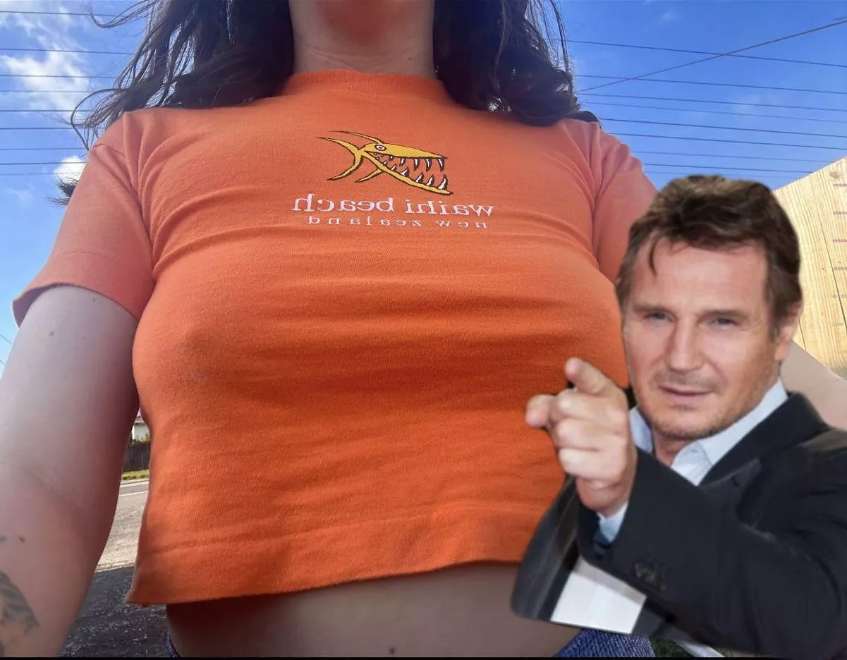 liam is pointing at someone handsome