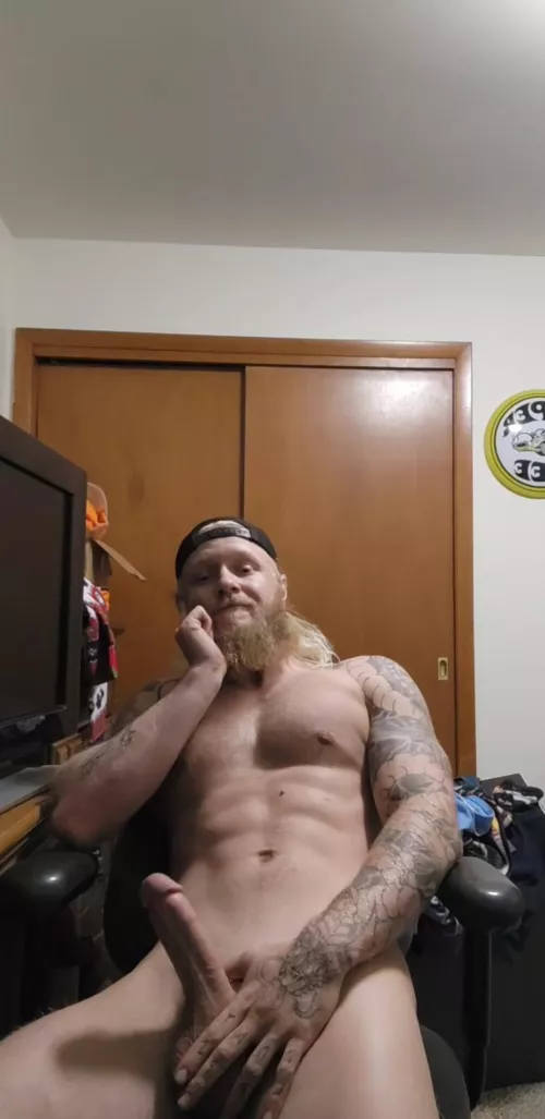 [M] Been lonely after my lifts, anyone wanna keep me company?