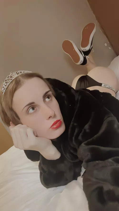 Wanna fuck sometime honey? 🩷🩷