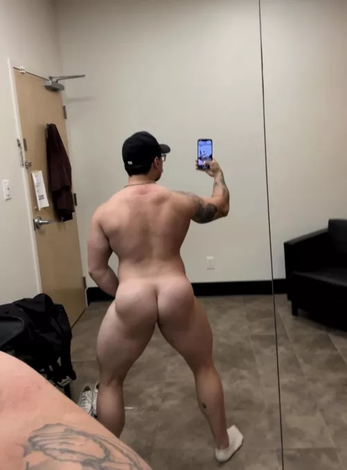 (27) 5’5” - love this full sized wall mirror