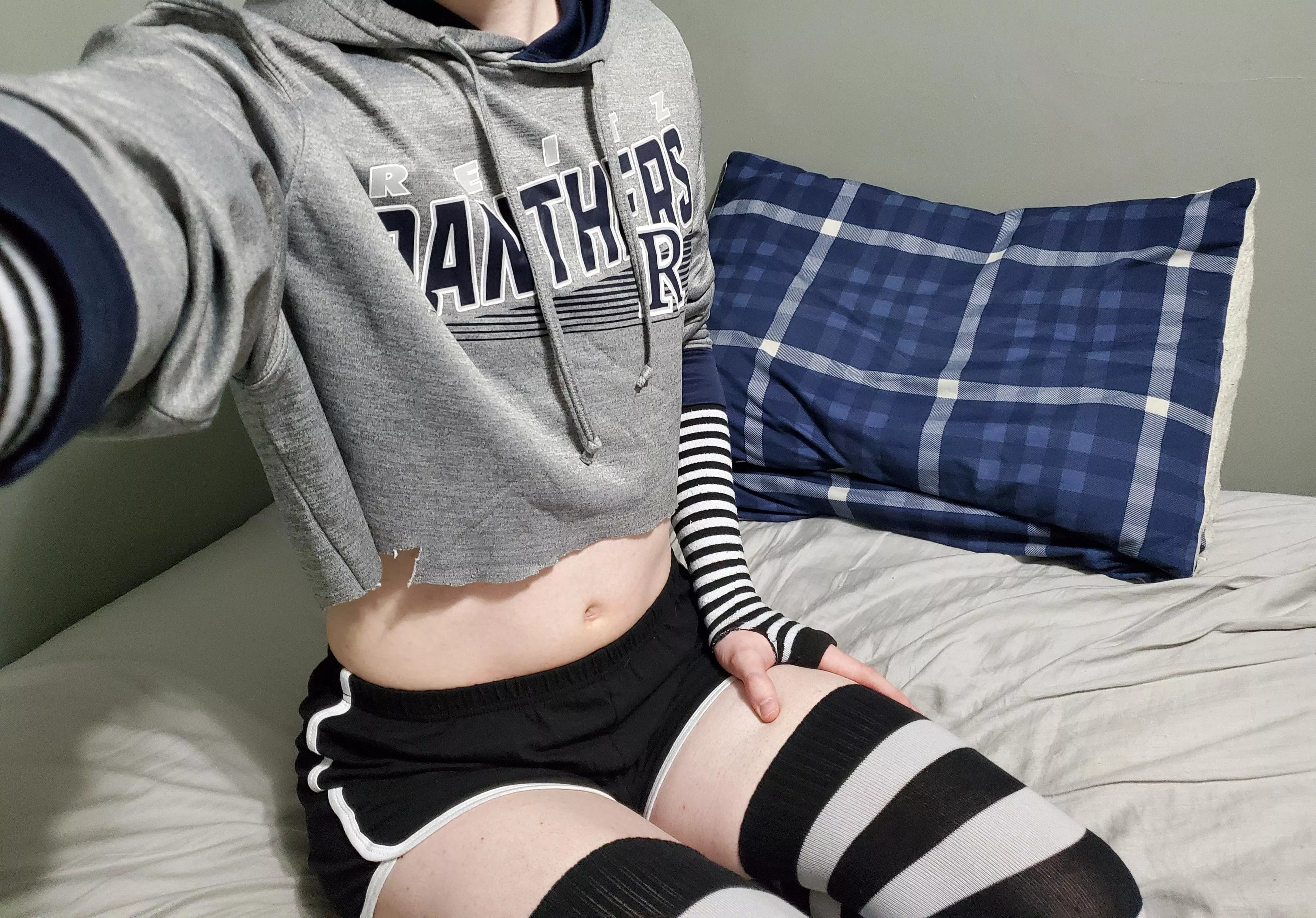 another picture with my new shorts 😊