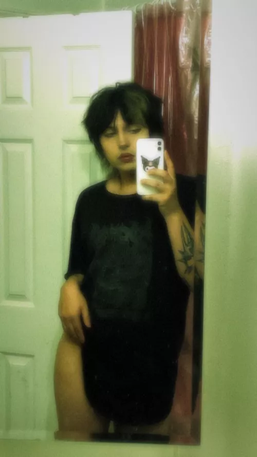 anyone need a goth femboy?