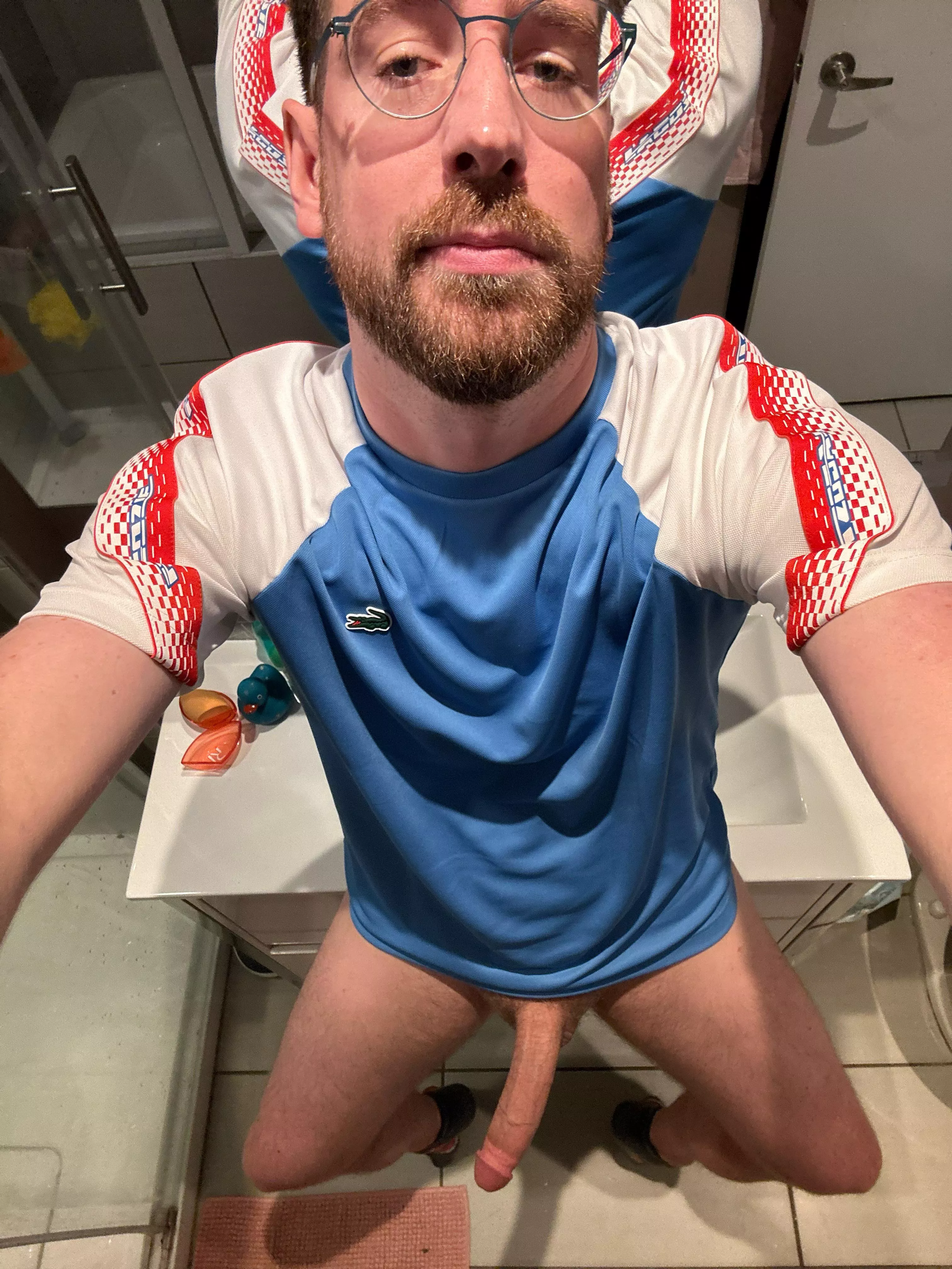 Bi 39. Morning guys. Dm me sexy pics plz heh 😈