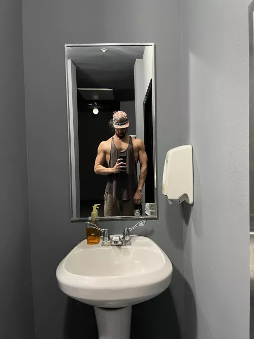 enjoying the bathroom lighting here