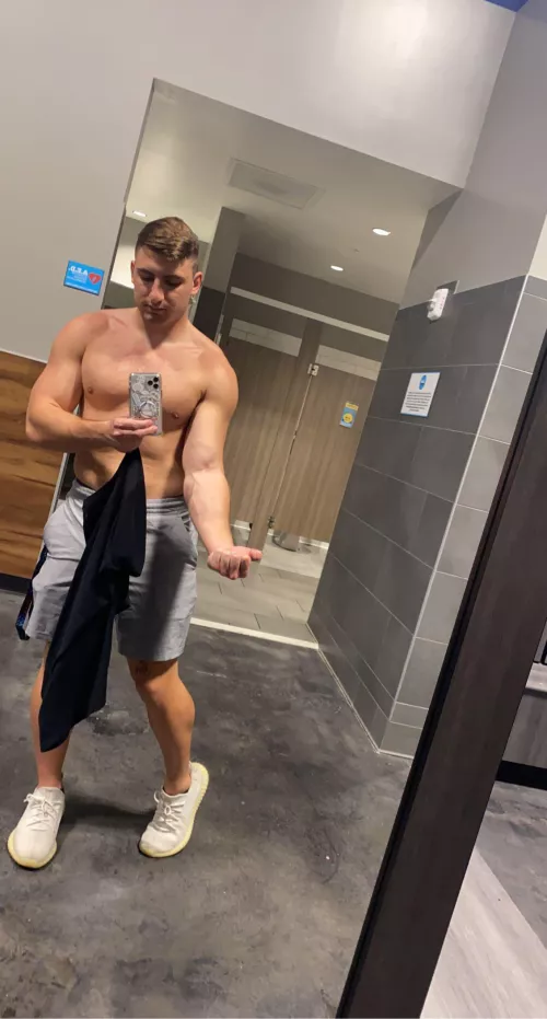 I always flex in the gym mirrors before I leave