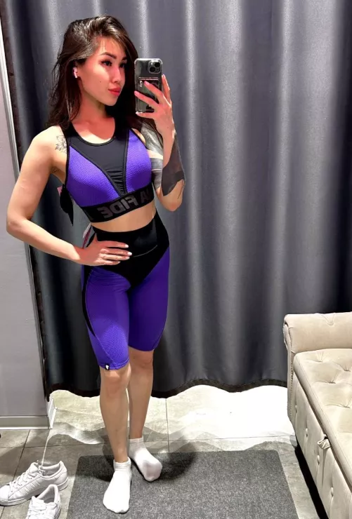 It's so boring shopping alone, could you keep me company?