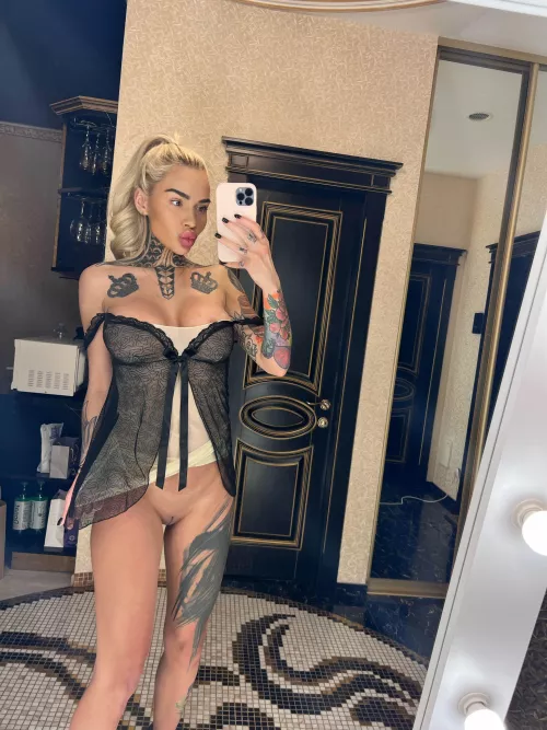 Mesmerizing allure, sultry gaze