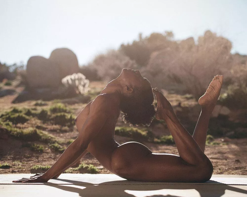 Morning yoga in Joshua Tree 🙏