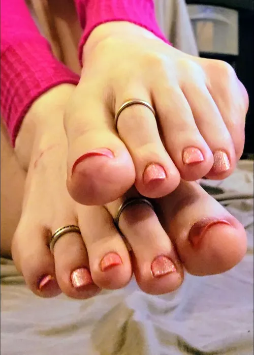My super cute pink sparkling toes! 💖✨️👣