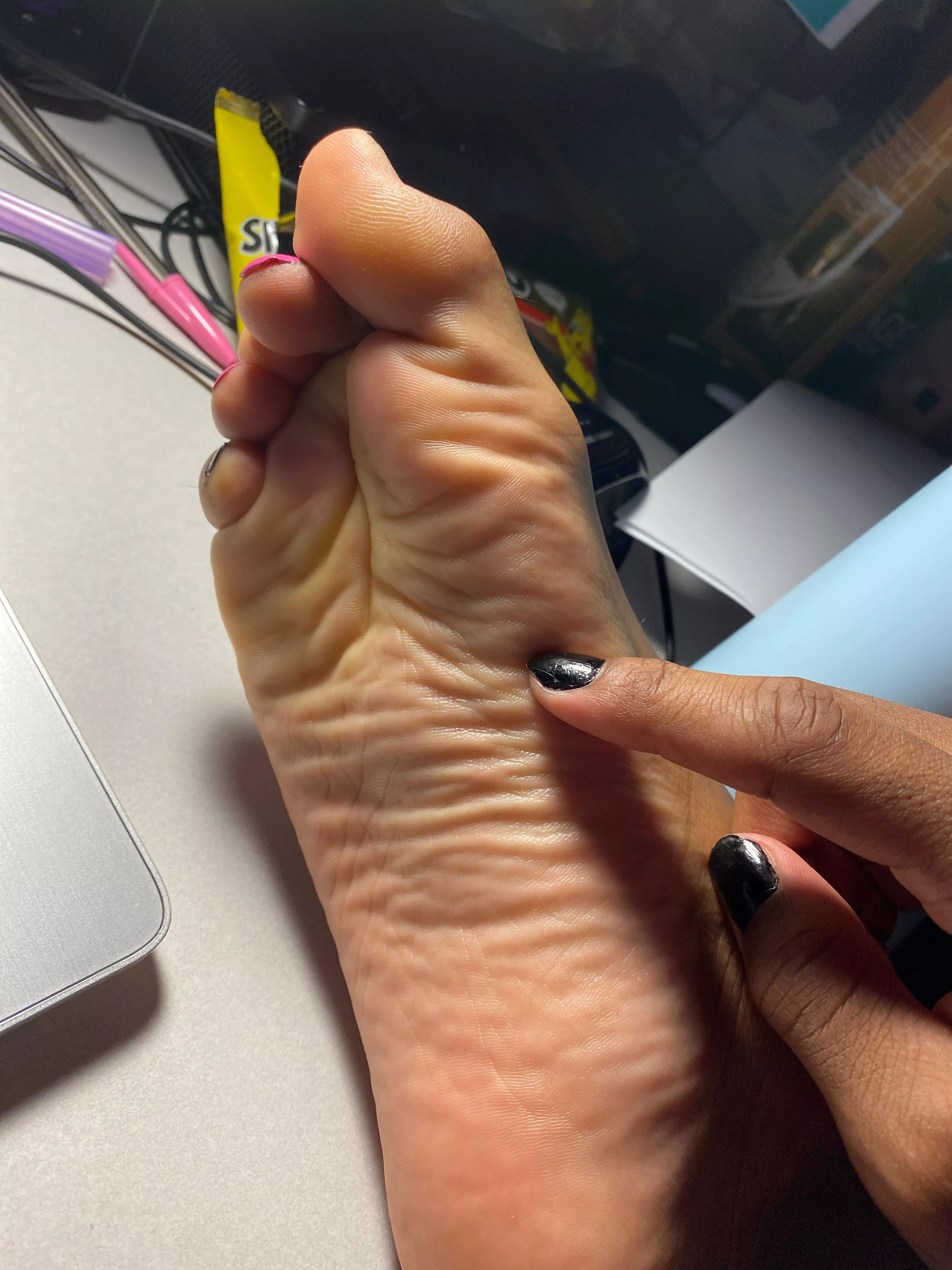 My wrinkled soles are very sensitive to self tickles😳