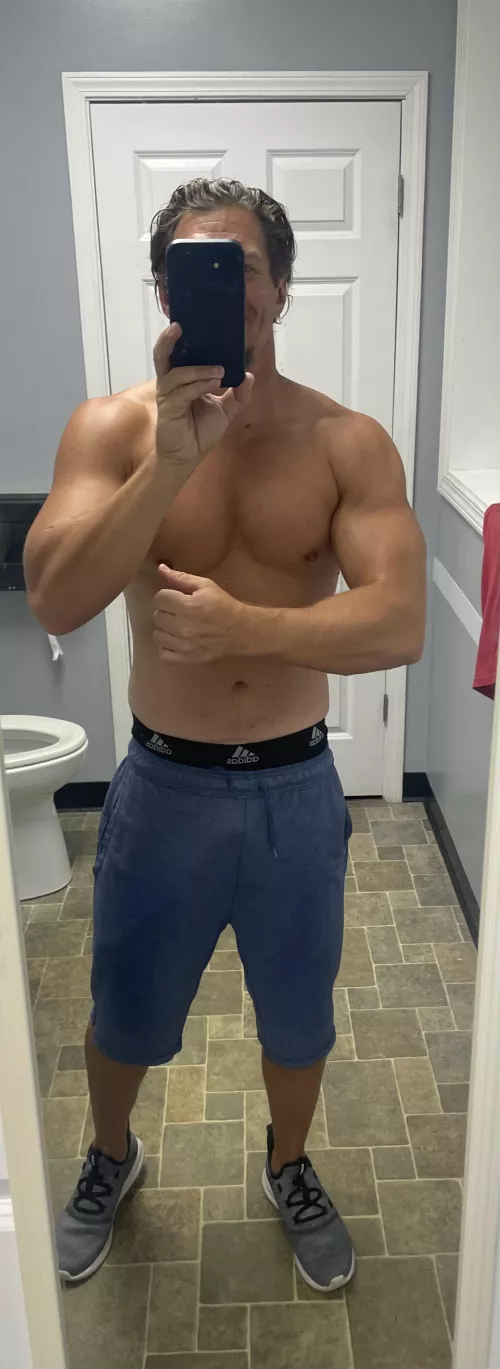 Plus some biceps for your Wednesday…