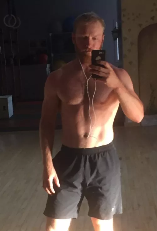 Tease this dad in the gym?