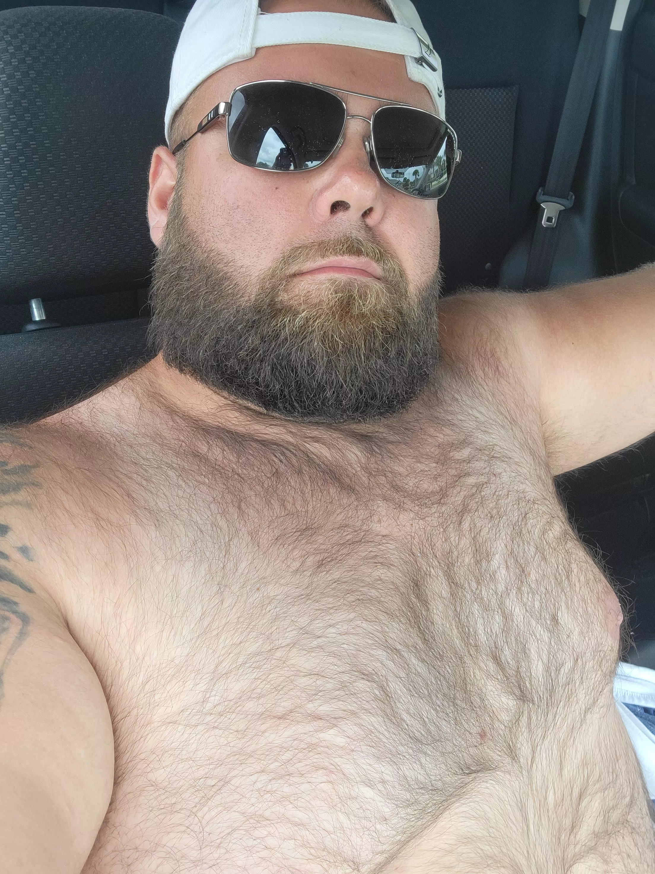 Who wants to fuck in the parking lot? 😈