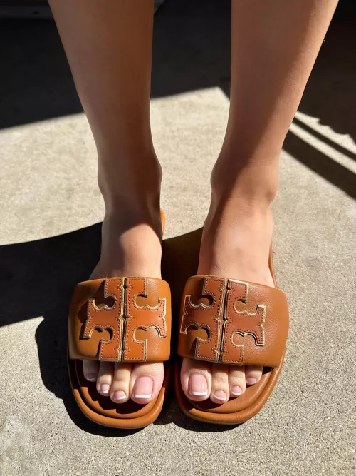 Wishing sandal season could last forever…😍