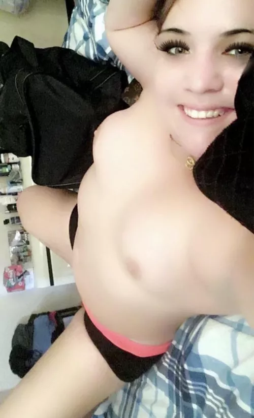 Your favorite SUPER fetish friendly & kinky bratty bully is offering brutal domination/humiliation😈 I do custom [vid] super [fet] friendly😇 [dom] sessions, [cam] [sct] & [pss] items, sessions & custom/Dropbox vids! [sext] [pty] [rate] [