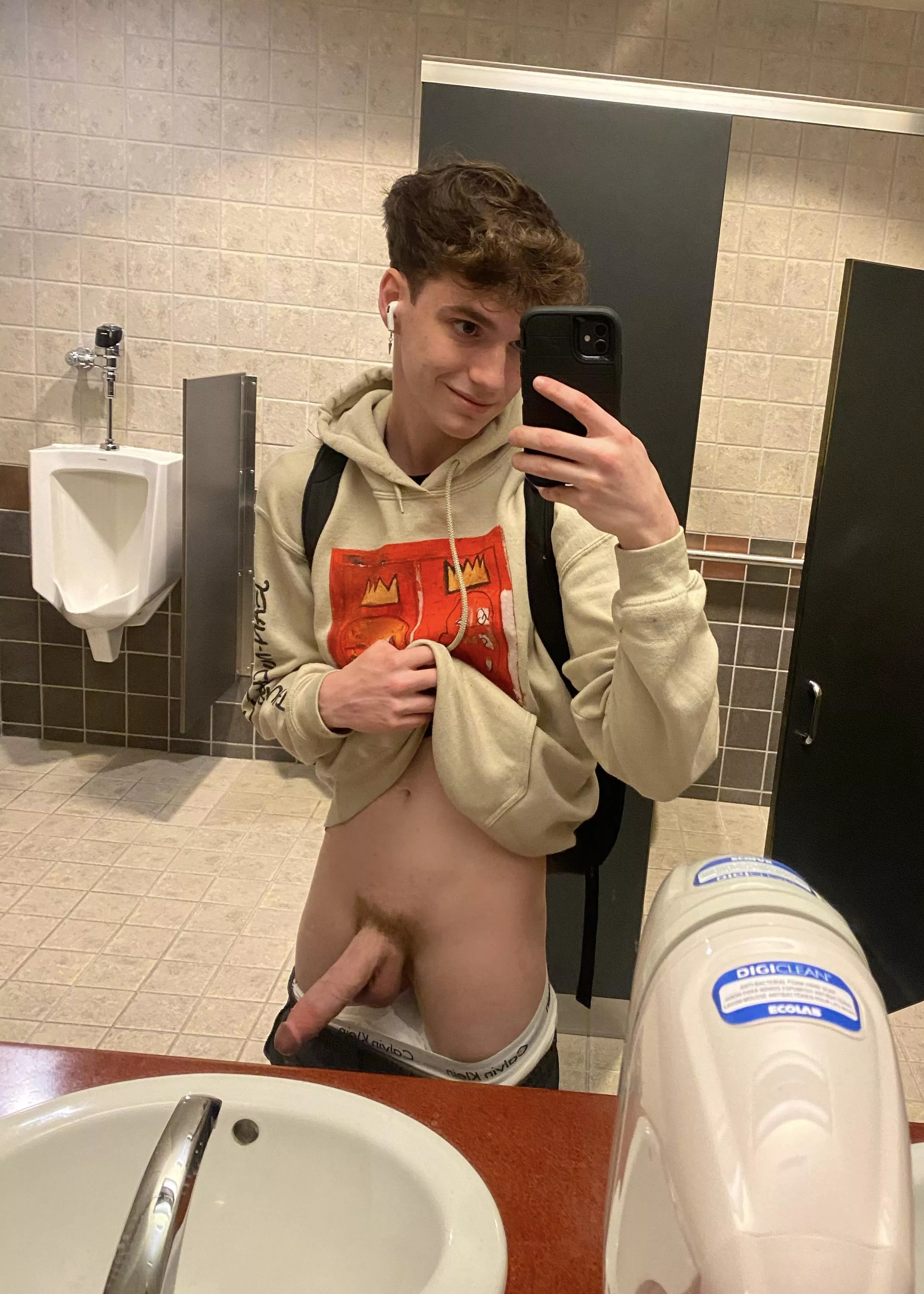 A lil horny between classes I guess 😉