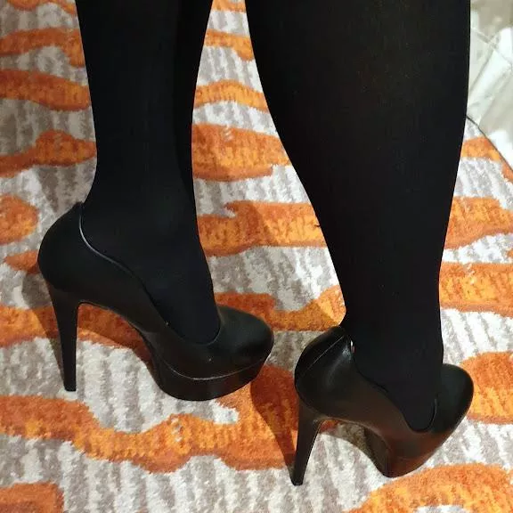Black pantyhose with black platform at the hotel ;)