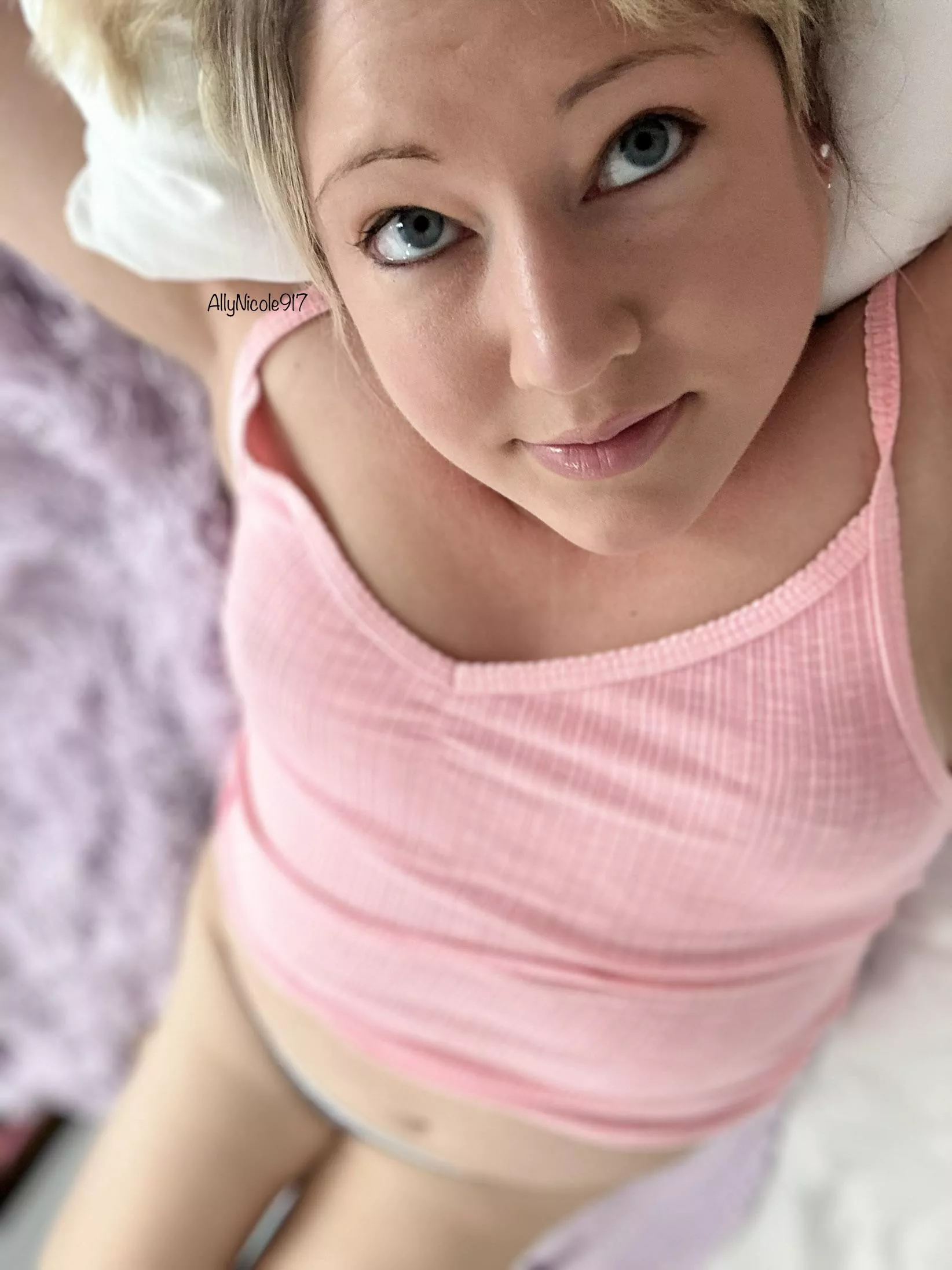 Blue eyed mama lounging around 🥰