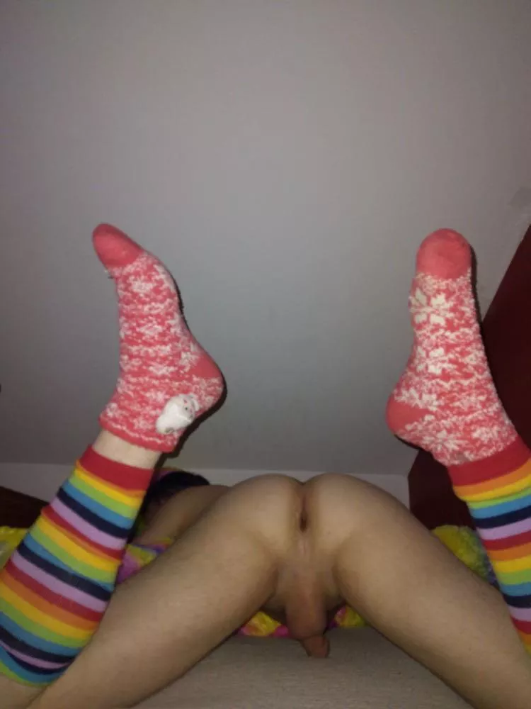 Can someone destroy my submissive ass 🥺