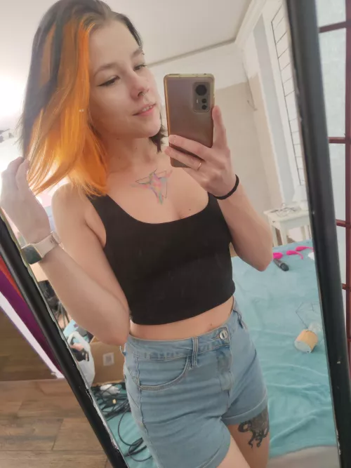 Can't go a day without selfies in the mirror.