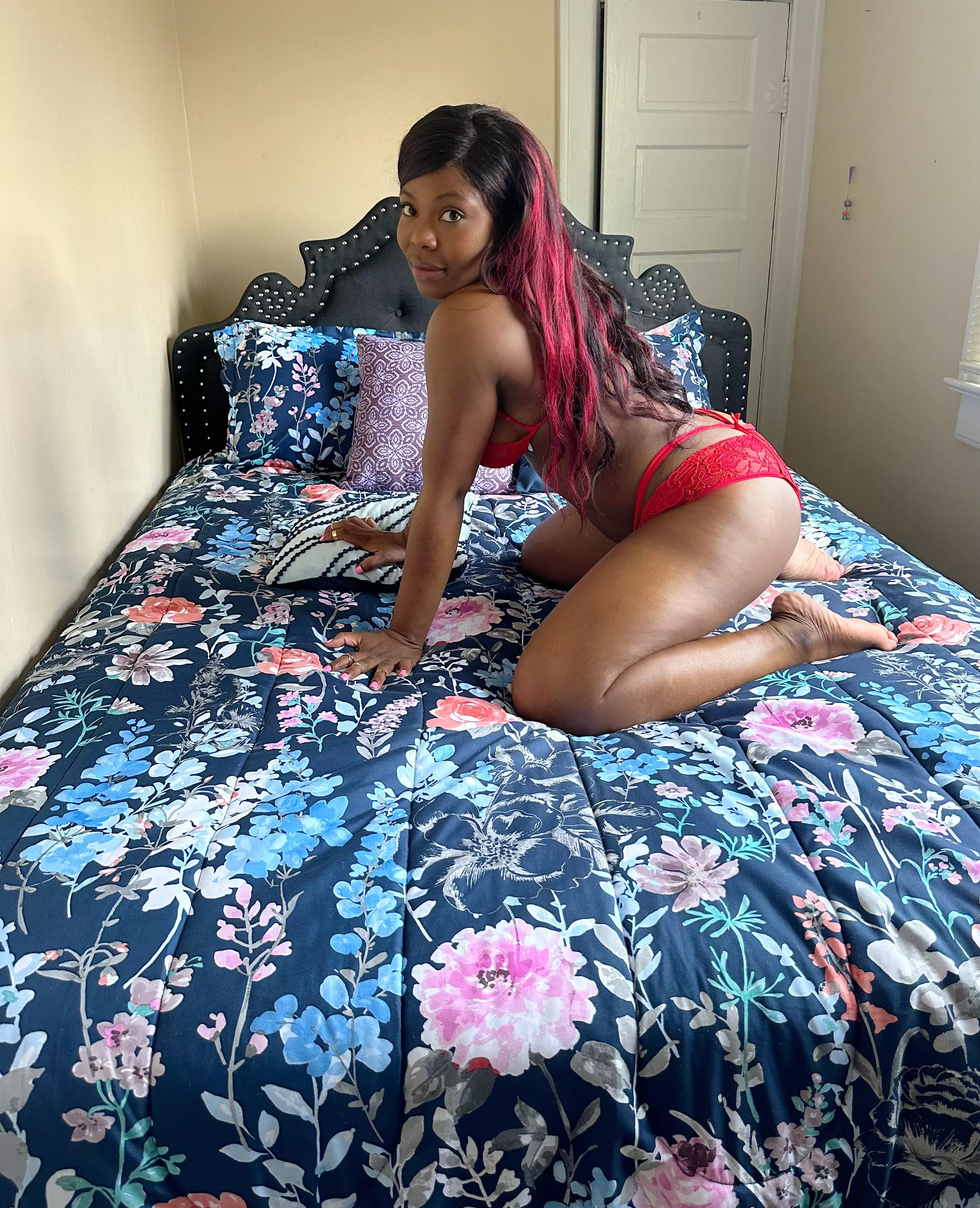 Do I look lovely in this red set?