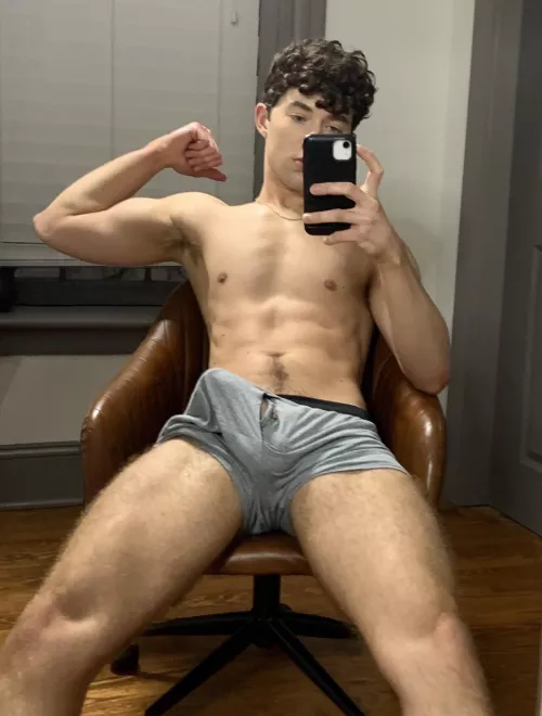 Dude I’m so ripe rn, just smelling my own pits is getting me so hard. Anyone else get hard from their own pits?