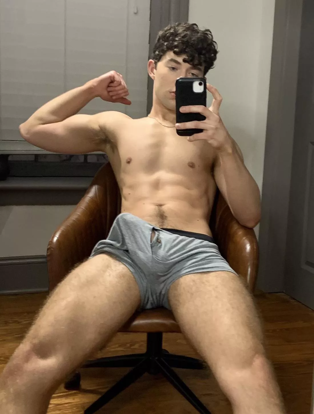 Dude I’m so ripe rn, just smelling my own pits is getting me so hard. Anyone else get hard from their own pits?