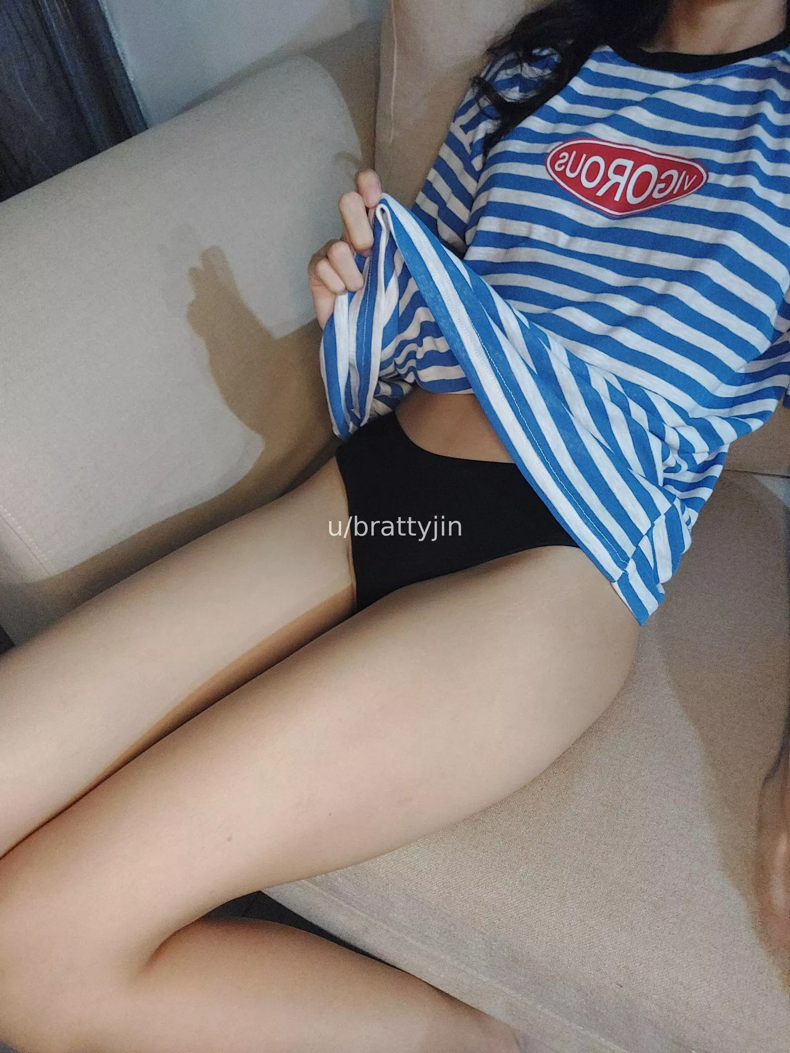 (f21 asian) wanna watch netflix with me? :3