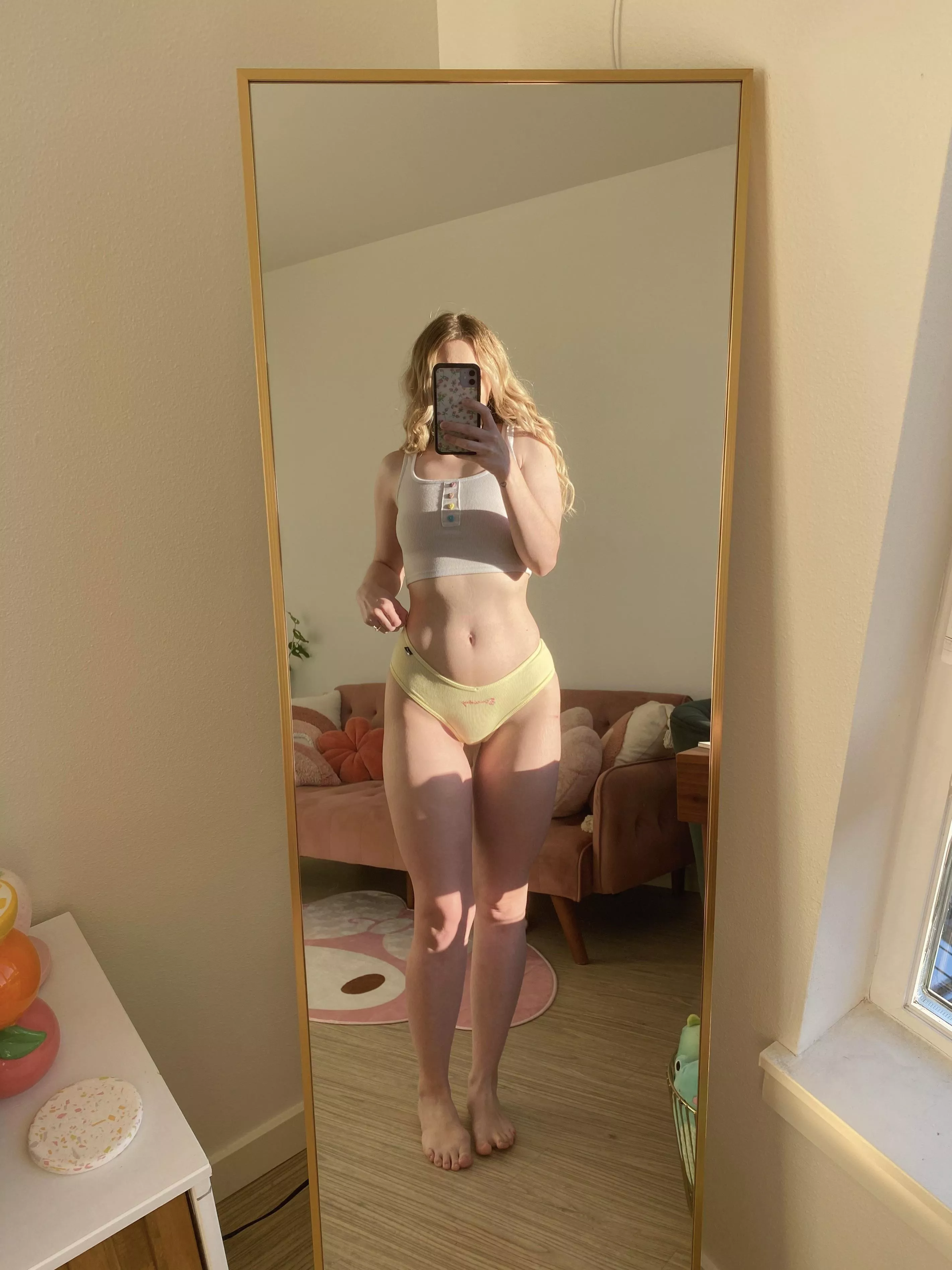 here’s me in my tuesday undies to hopefully make your thursday better :) [f]