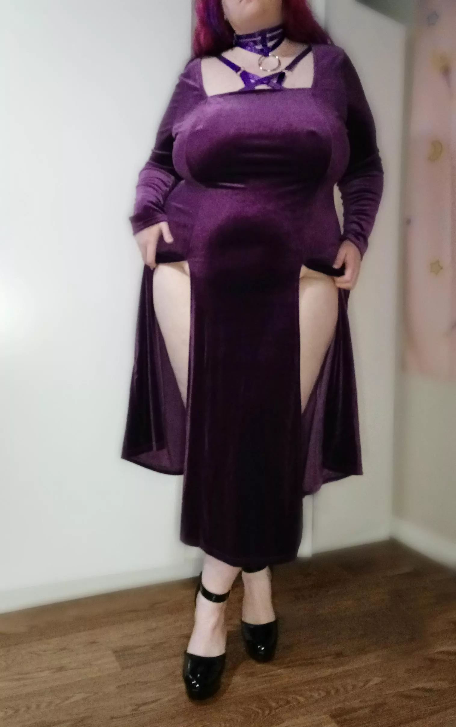 I love how my belly looks in this dress