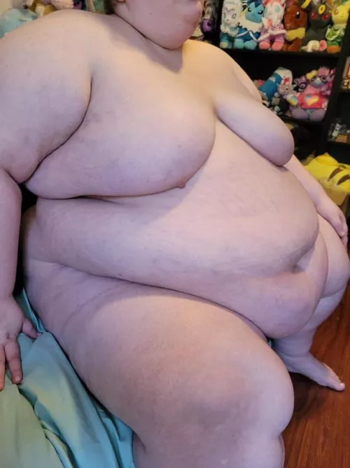 Kinda horny and in the mood first time ever lifting such nsfw but this fat little piggy can't help it I'm so close to 500 pounds!! Please tease me