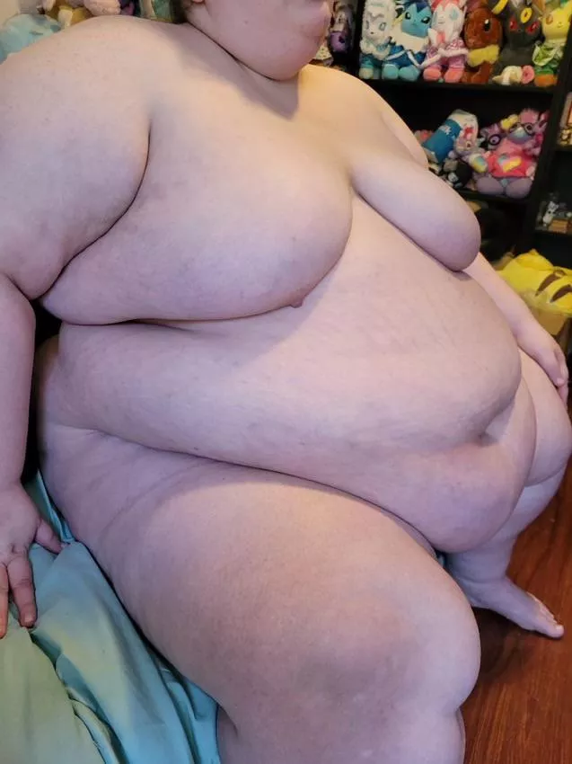 Kinda horny and in the mood first time ever lifting such nsfw but this fat little piggy can't help it I'm so close to 500 pounds!! Please tease me