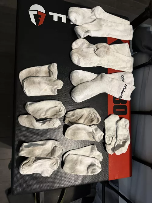 Lots of options to choose from. I wear the longer to volley ball 🤭