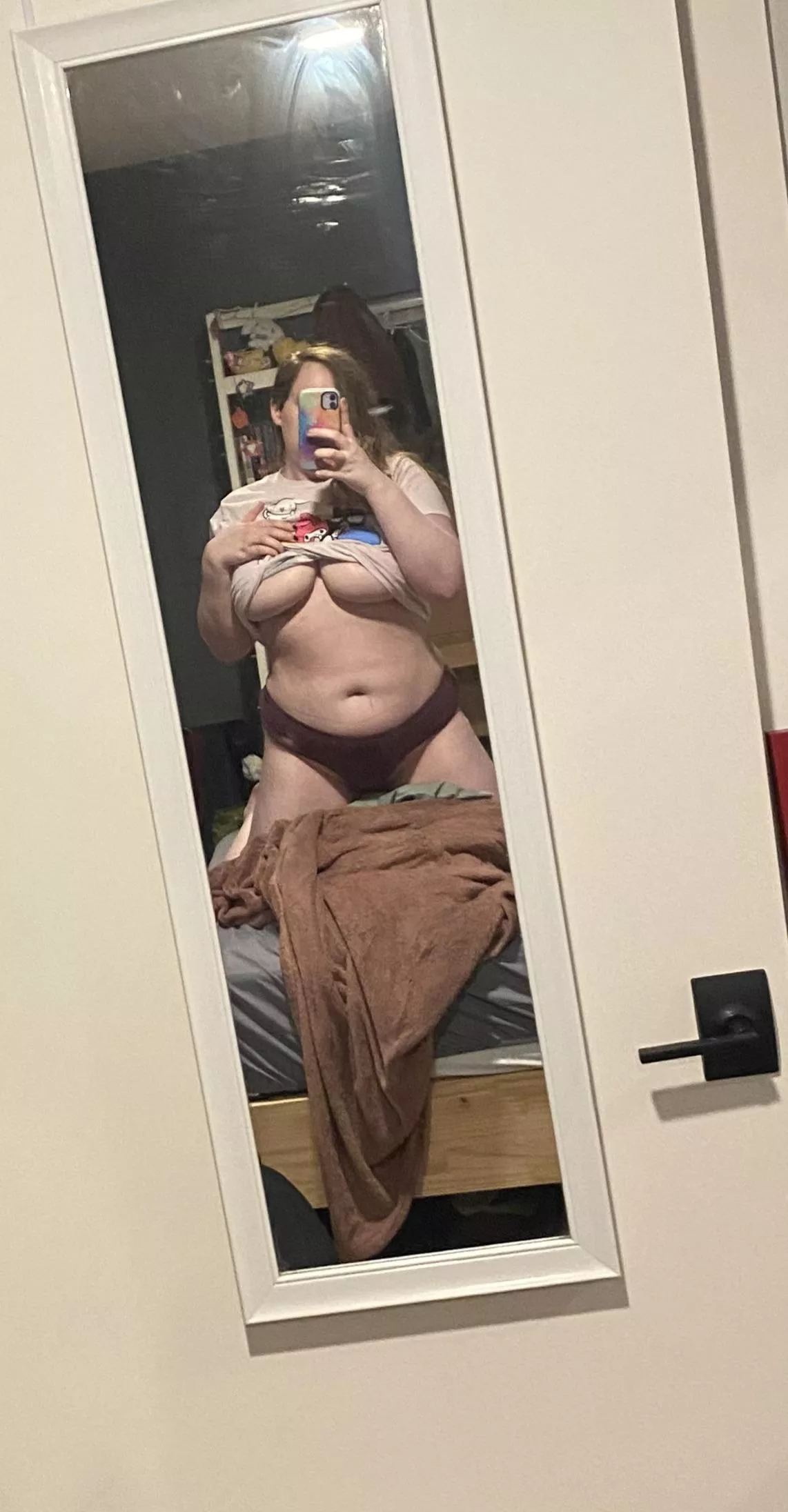 Someone help my take off my shirt? 💜