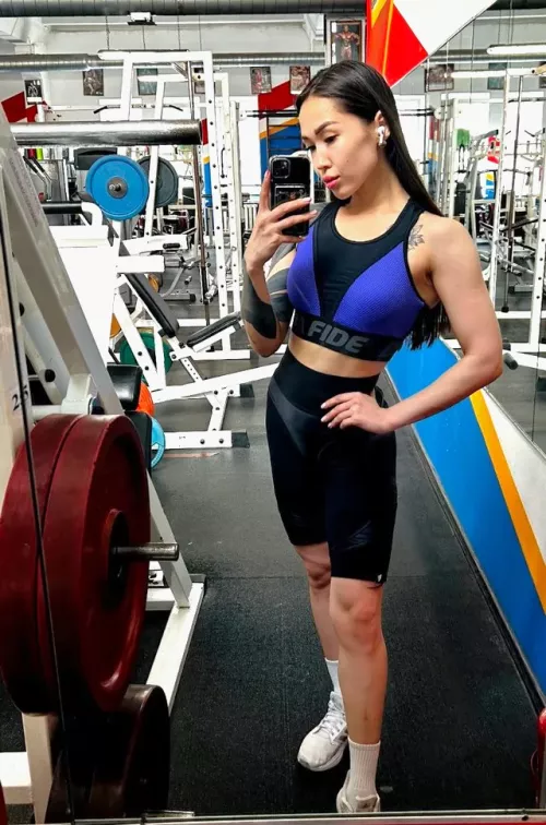What do you think of my blue gym croptop?