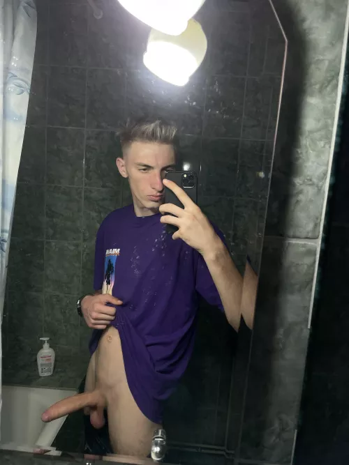 [18] it’s okay for an 18yo? 🙄 dm