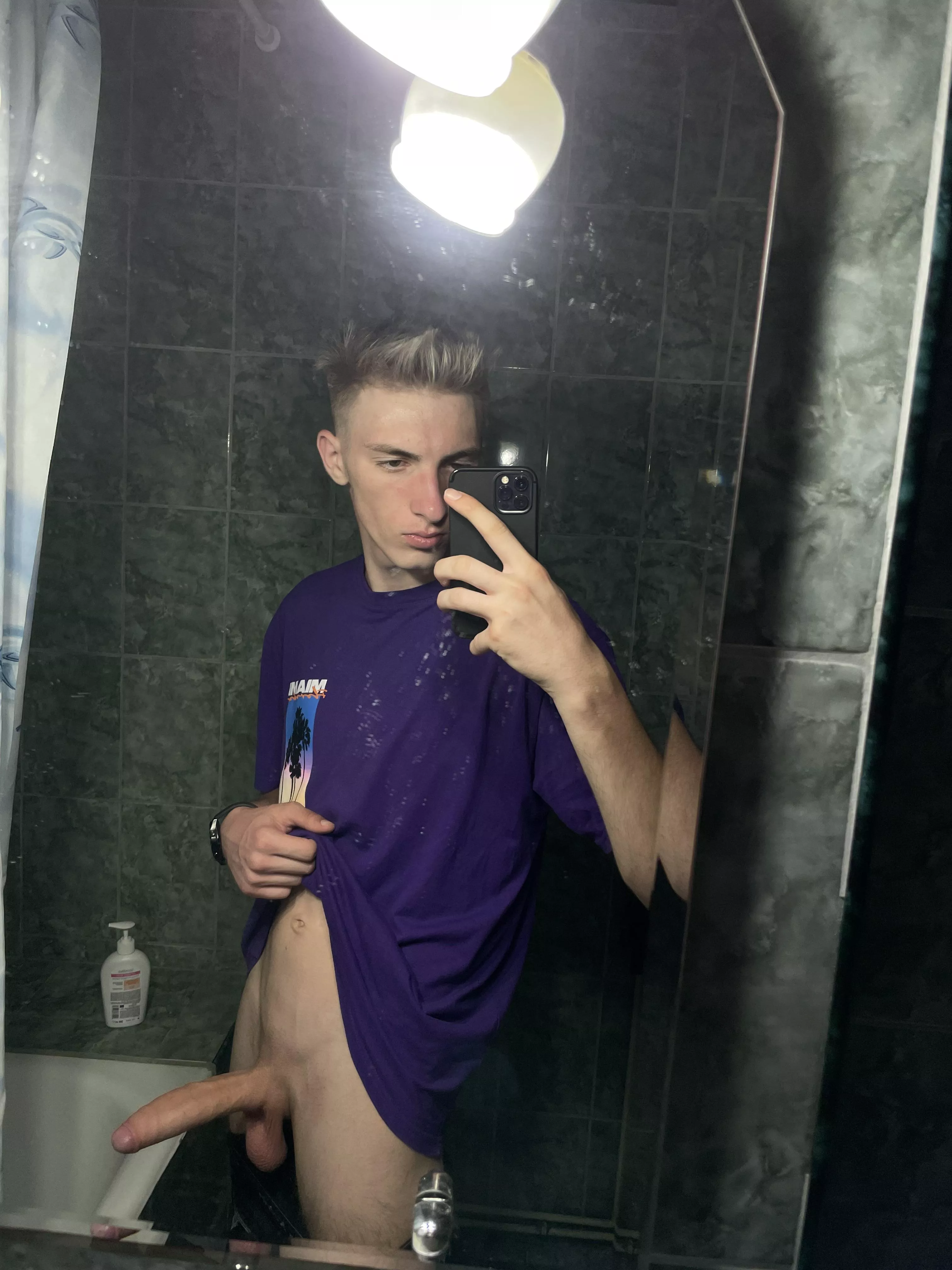 [18] it’s okay for an 18yo? 🙄 dm