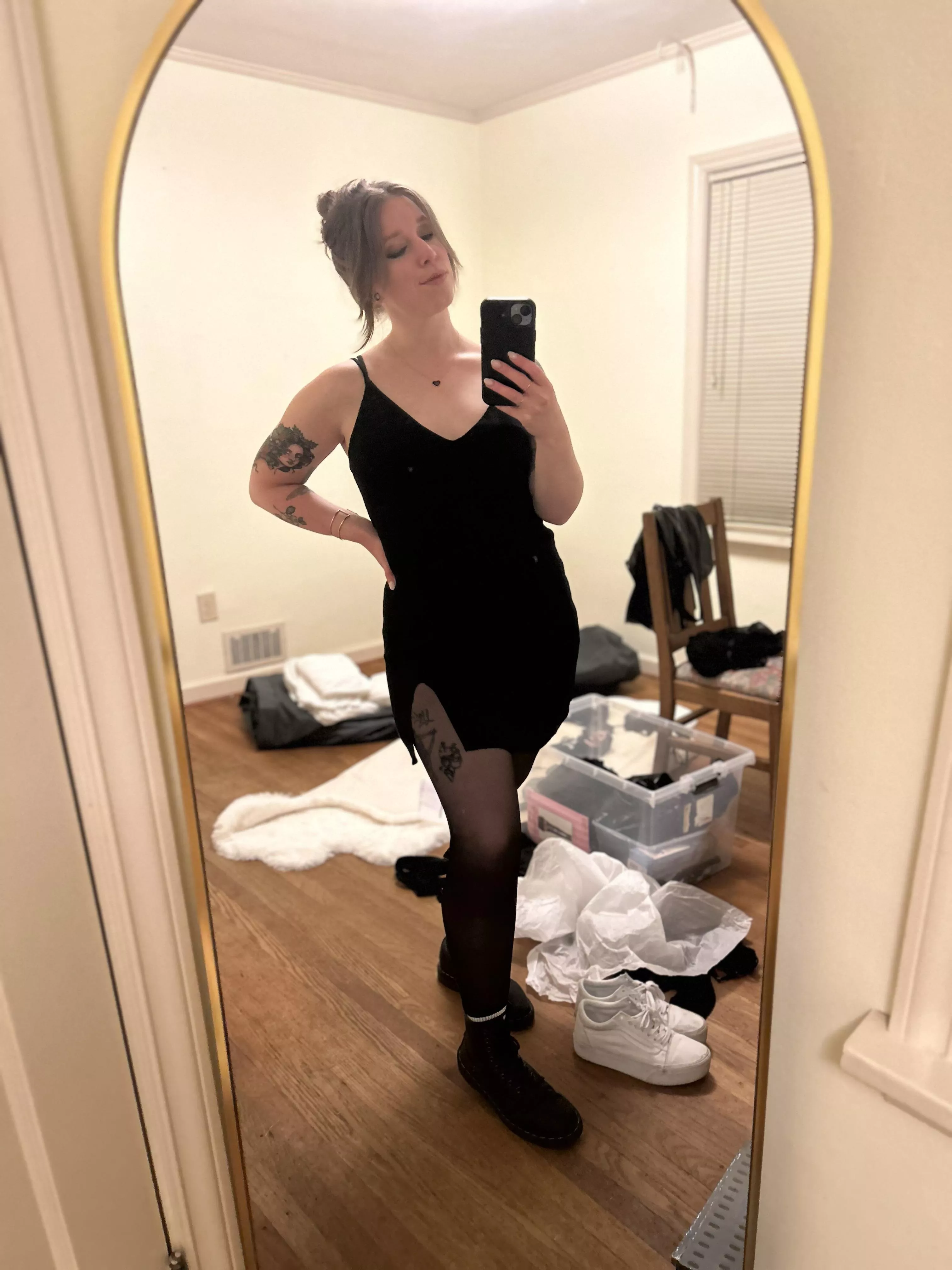 Black boots and a short skirt. My favorite combo. [f]