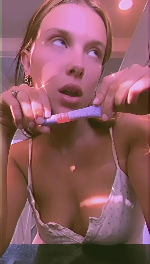 Can’t see Millie Bobby Brown without her making me so incredibly hard.