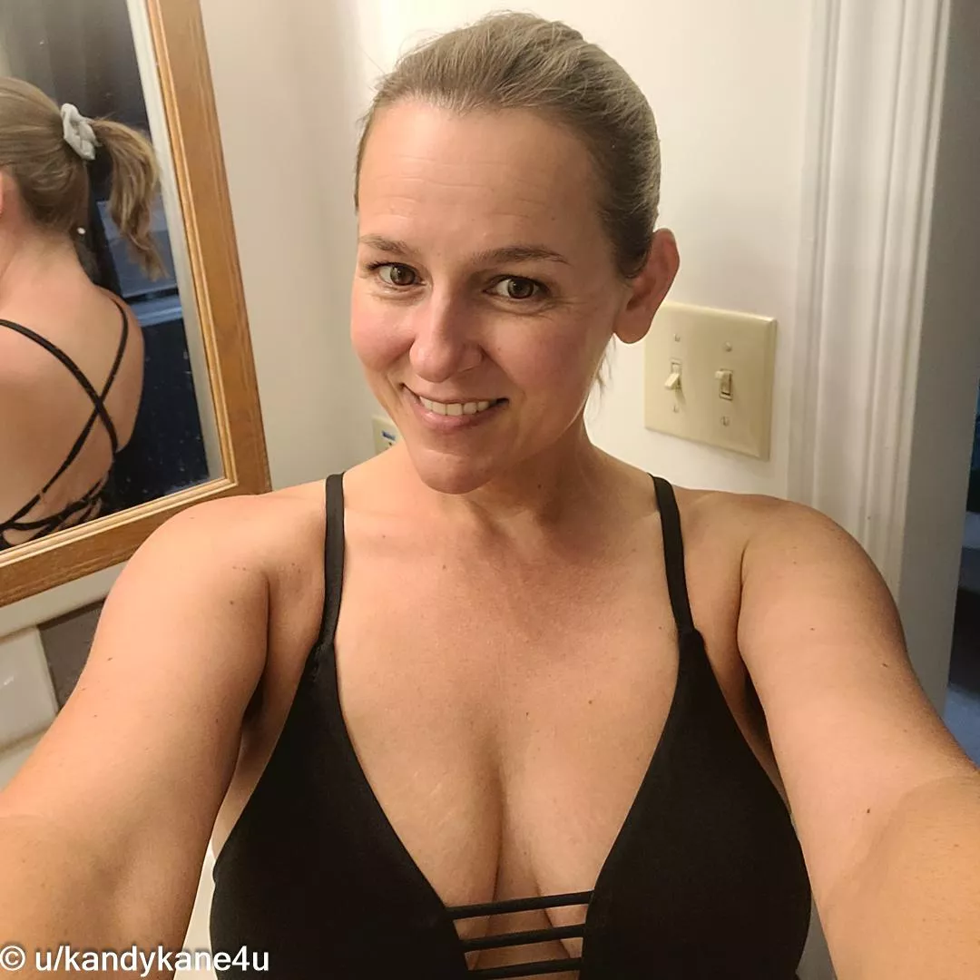 Come over and rub lotion on me