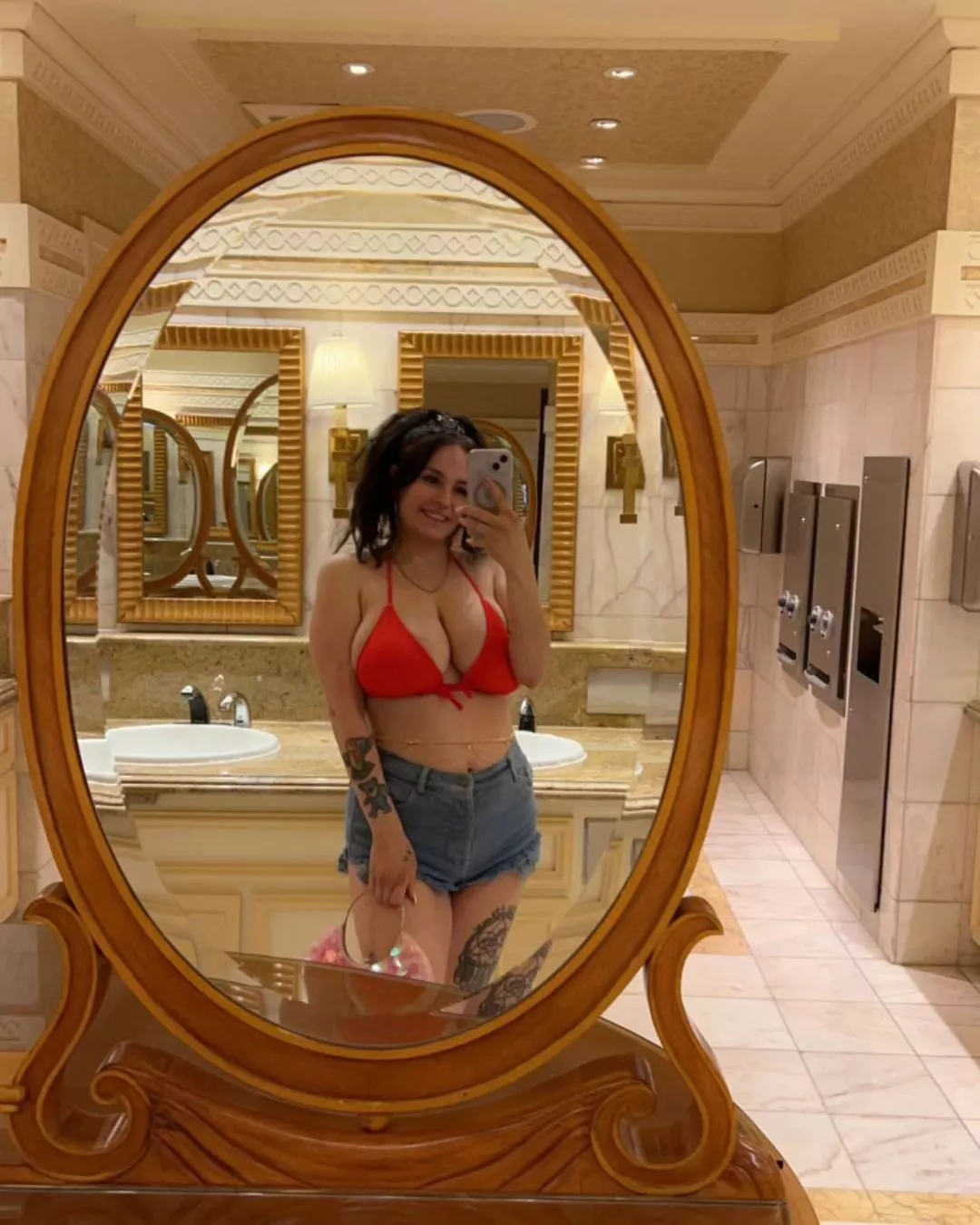 do i look like a 24 y/o mom?