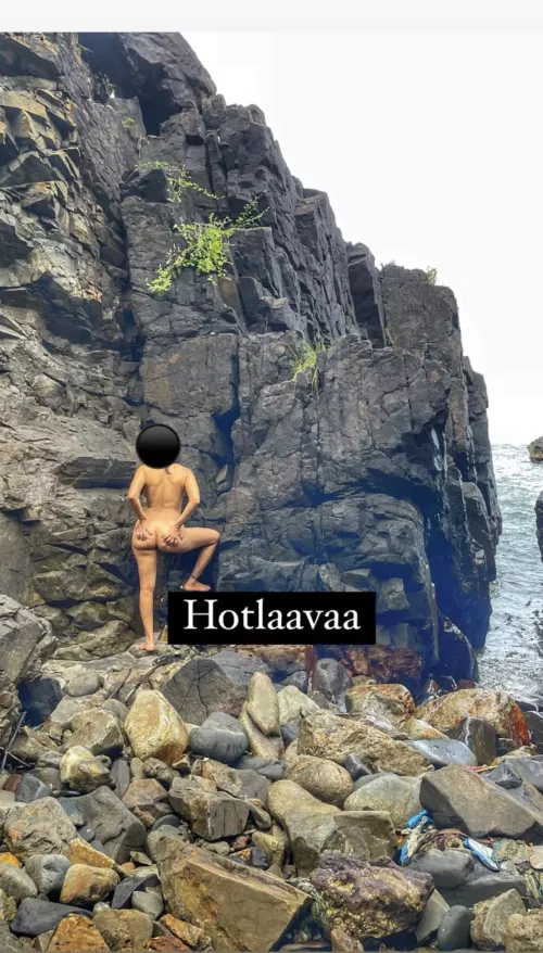 Exhibitionist queen at its best (F)