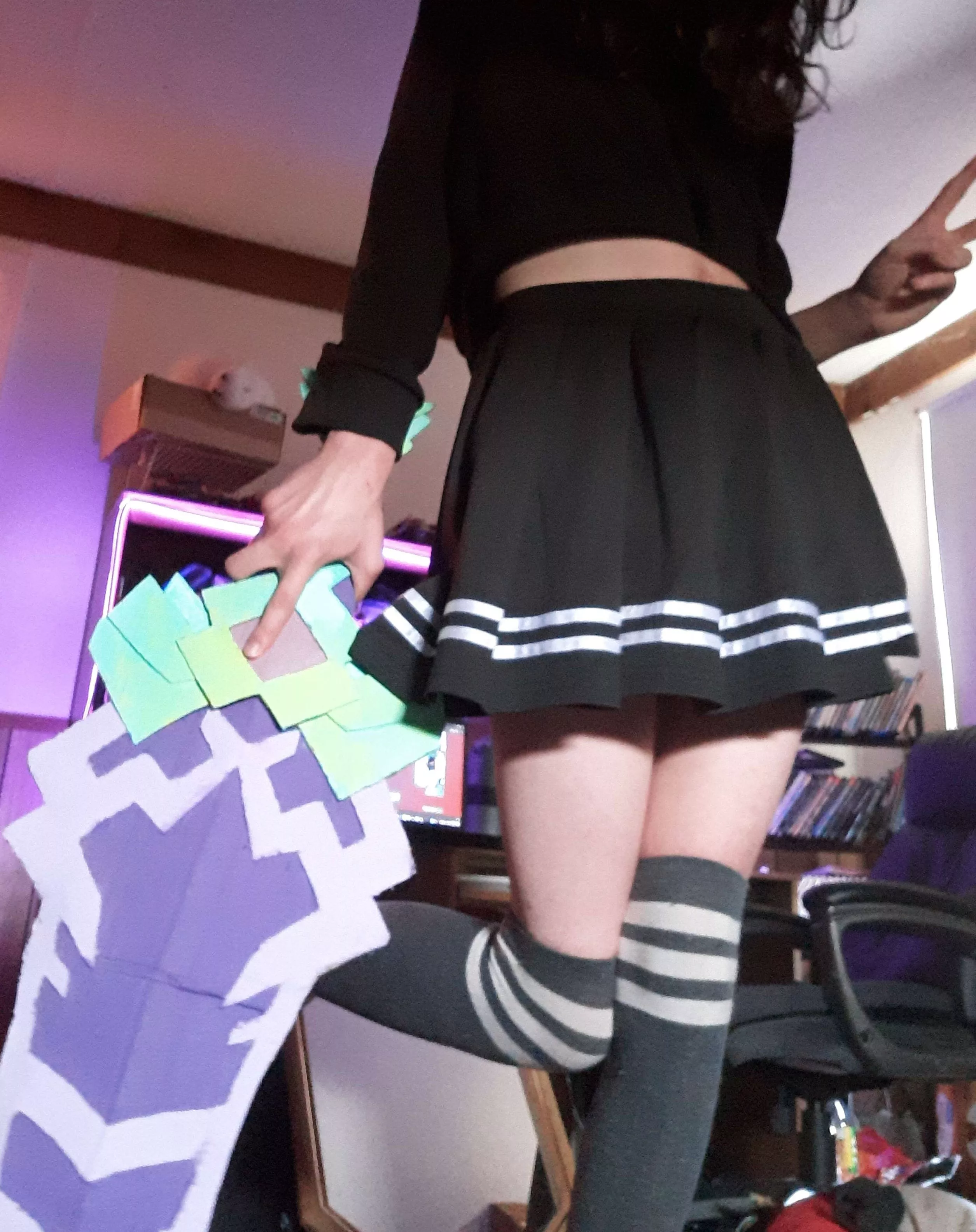 i got a sword >:3 (i wont hurt u i prommis)