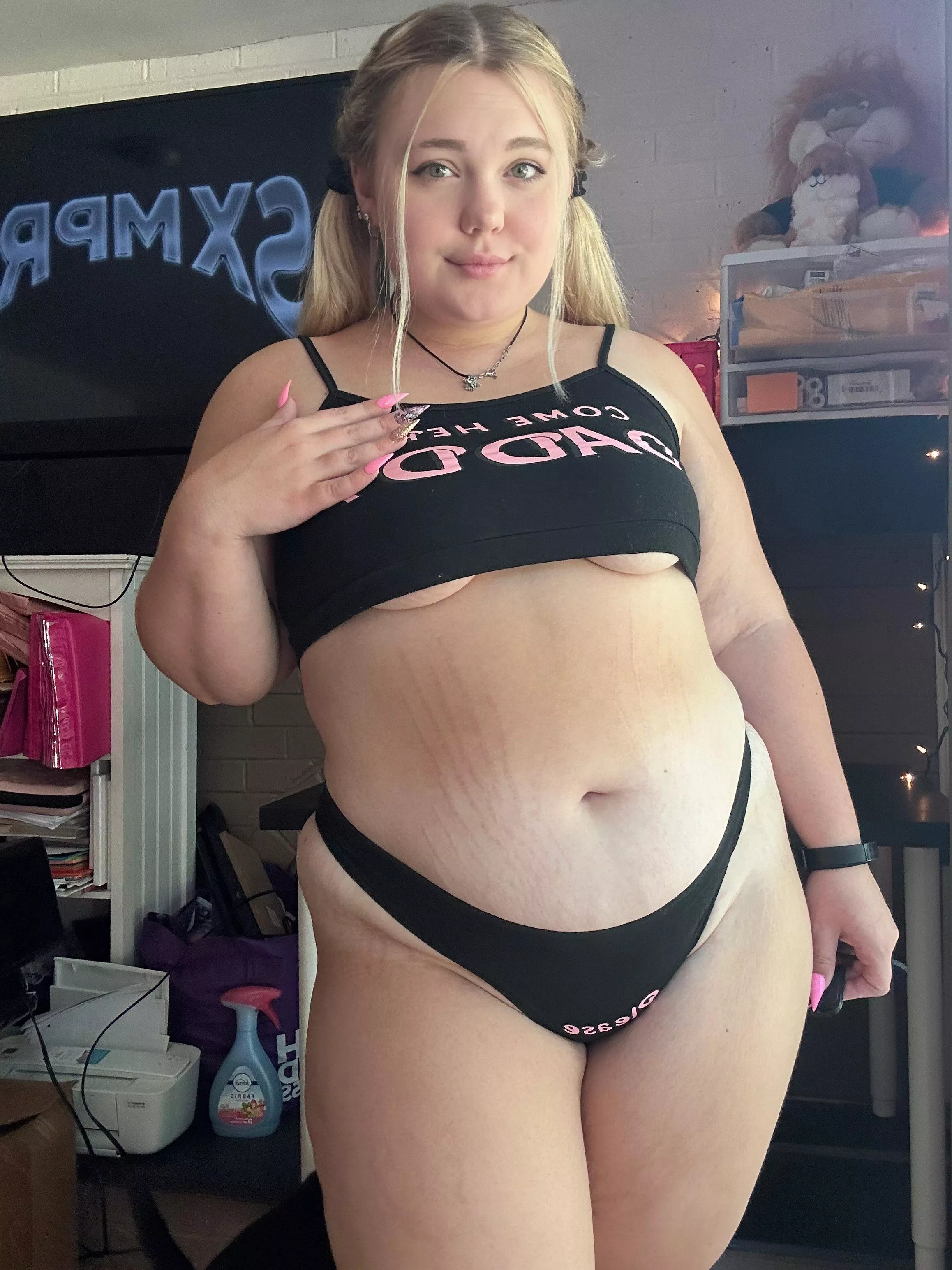 i hope im not distracting you at work, but i also kinda hope i am ;)