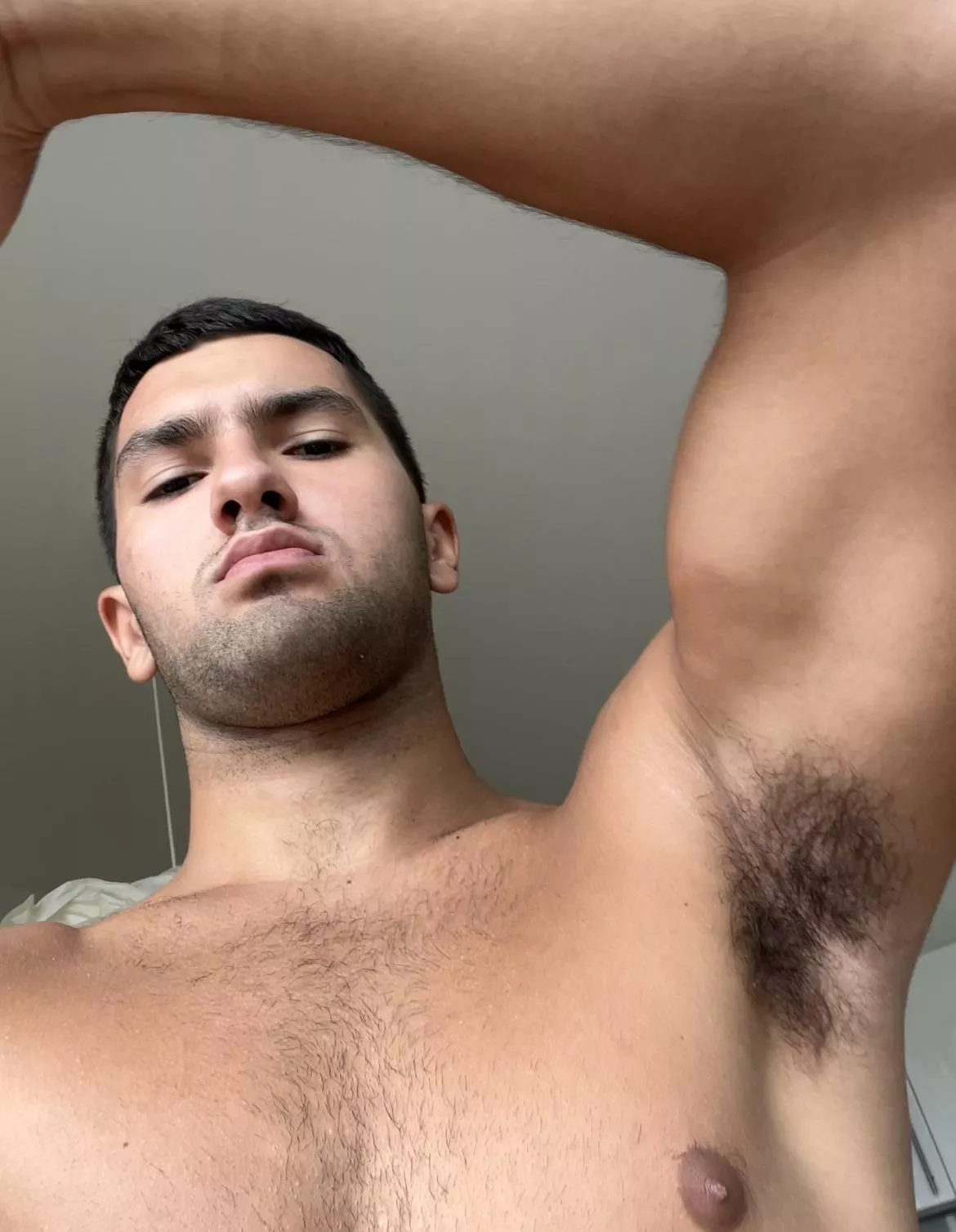 My gf shames me for body hair. Should I leave the hair anyway?