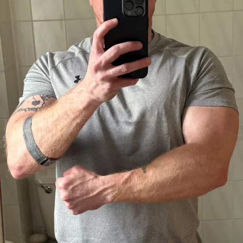 Sun's out, guns out ☀️